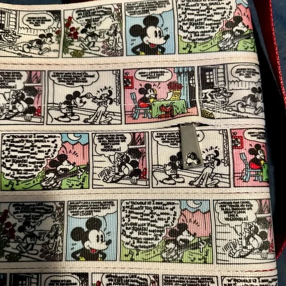 Harveys Disney Couture Collection Mickey Mouse Comic Strip Messenger Bag - Picture 4 of 10